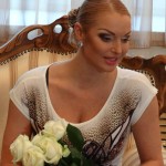 Анастасия Волочкова «Алмазная» любит Крым, тусовки и дорогие украшения!