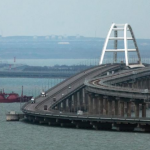 Сегодня по Крымскому мосту открыли грузовое железнодорожное движение